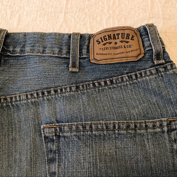 Levi Strauss & Co Signature Loose Light Wash Denim Shorts - Picture 2 of 10